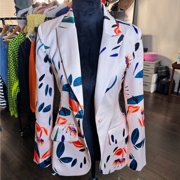AKIRA Printed Satin Blazer – Size Small
🎨 Bold, Chic & Head-Turning - Picture 1 of 9